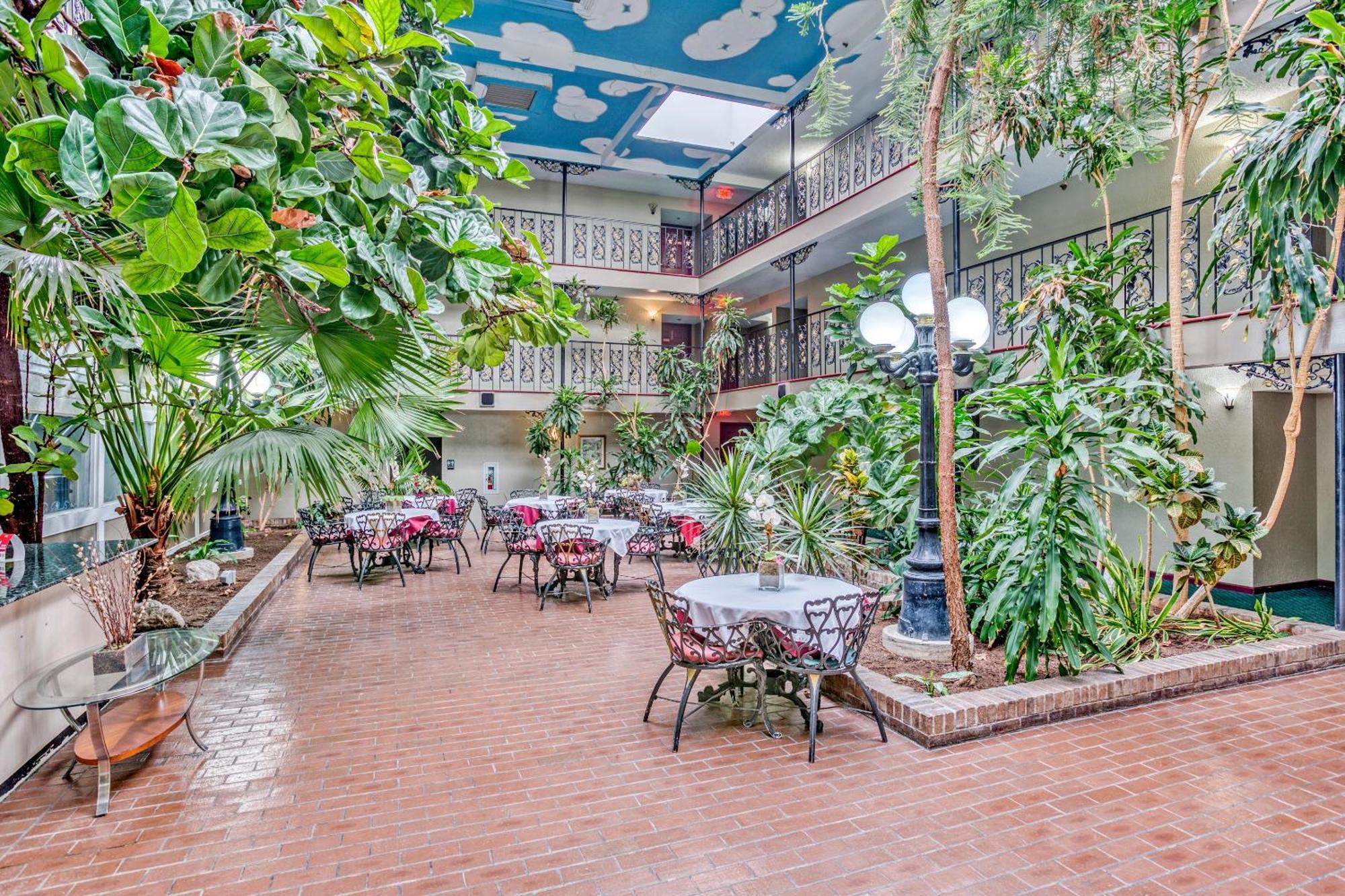 Hotel Oyo Townhouse Tulsa Woodland Hills Esterno foto