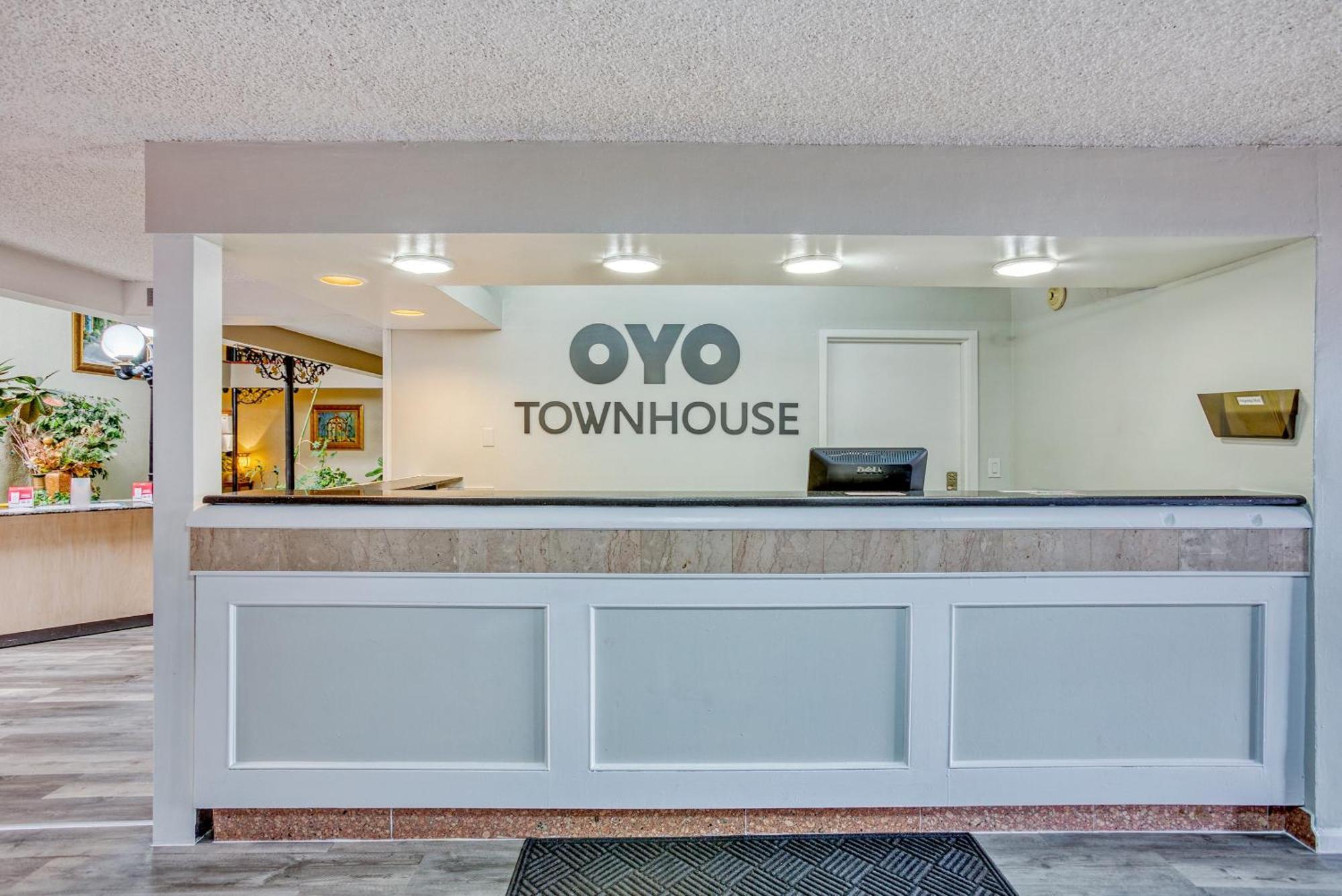 Hotel Oyo Townhouse Tulsa Woodland Hills Esterno foto