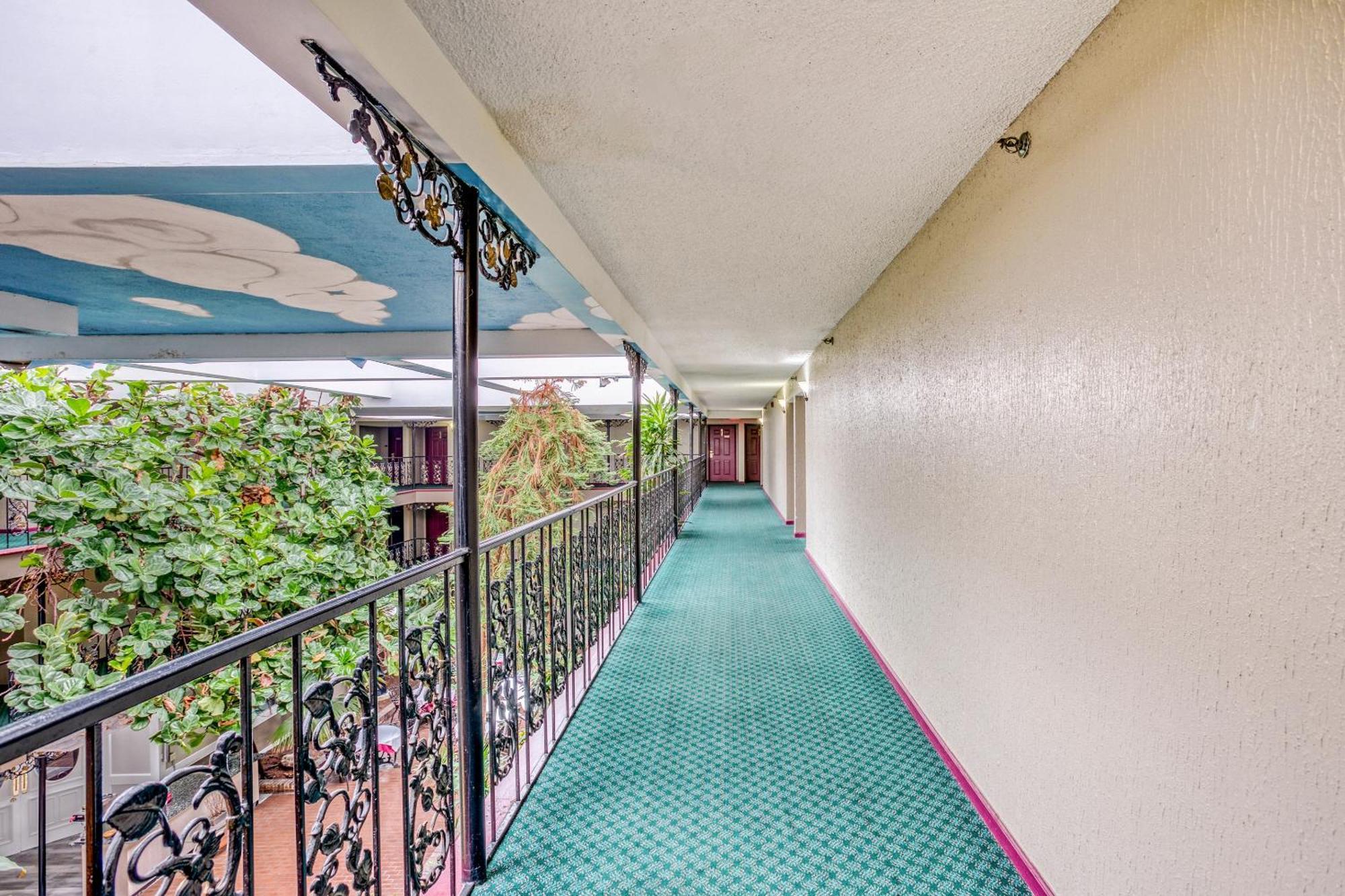 Hotel Oyo Townhouse Tulsa Woodland Hills Esterno foto