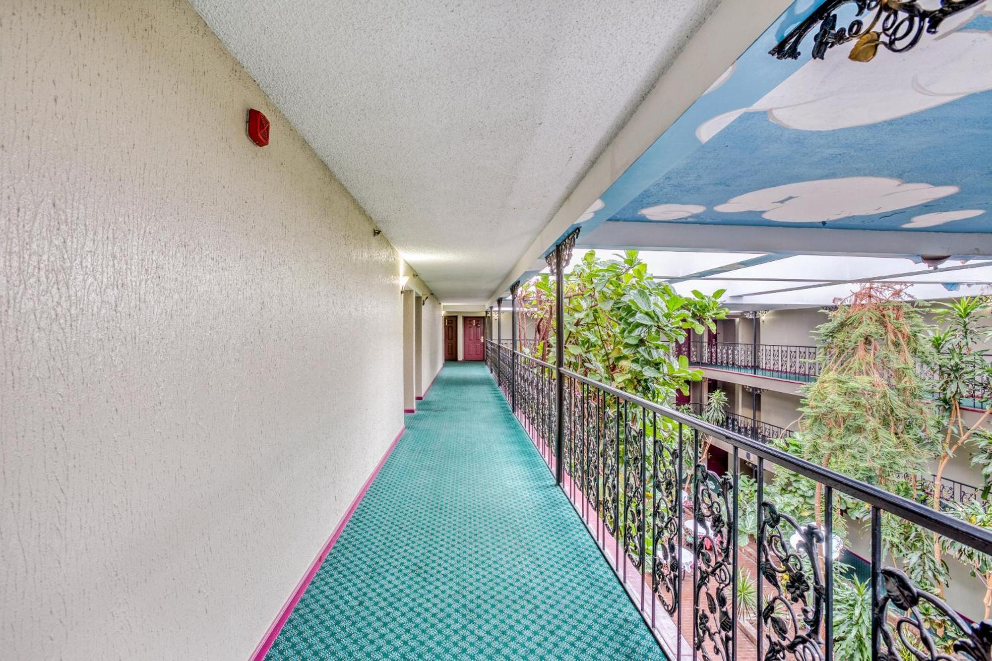 Hotel Oyo Townhouse Tulsa Woodland Hills Esterno foto