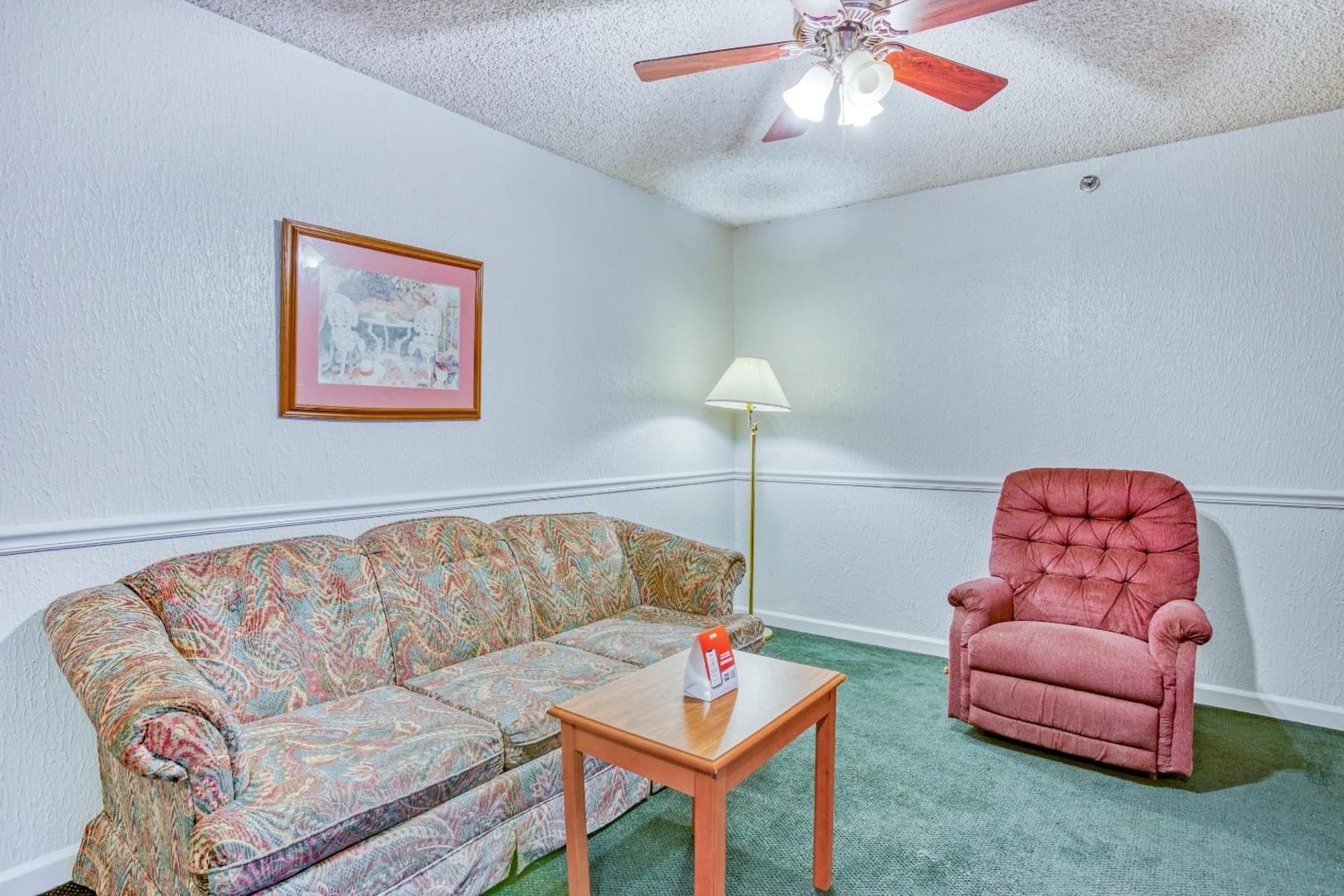 Hotel Oyo Townhouse Tulsa Woodland Hills Esterno foto
